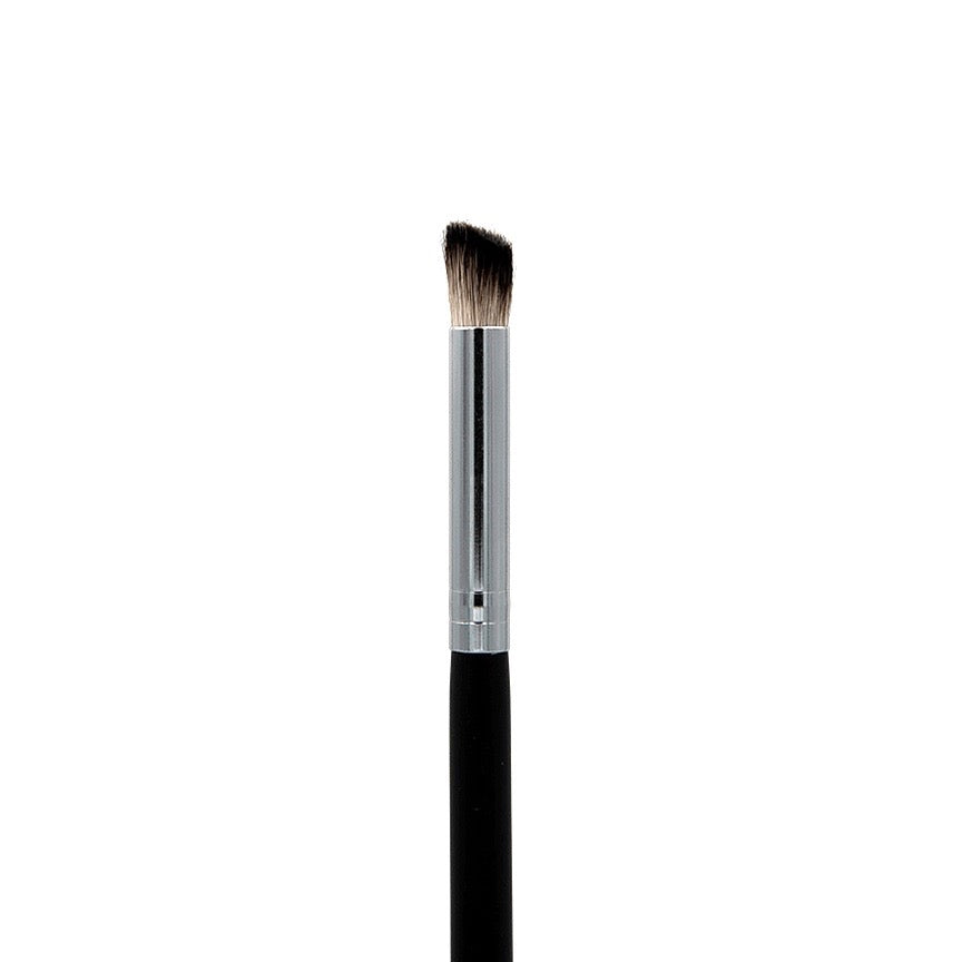 Intense Smokey Corner Eye Brush The Super Shadow Brush.